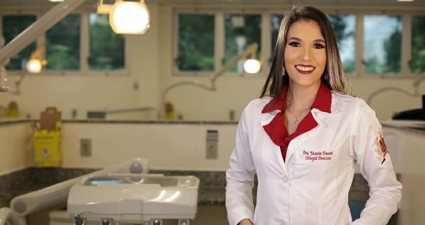 Dra. Yasmim Dantas em sua clínica em Cruz-CE